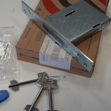 procurare-la-prima-classe-serrature-per-porte-in-ferro-big-0