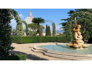 Access priority entry with skip-the-line passes on custom Vatican Tours