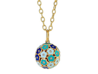 Turquoise Temptations: Explore Syna's Pendant Collection