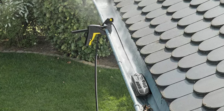 professional-gutter-cleaning-services-in-miami-big-0