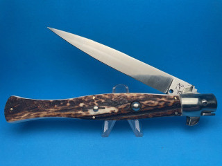 Showcasing the Exquisite Dolphin Stag Mariano Switchblade