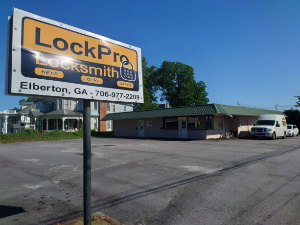 door-locksmith-lincoln-county-big-0